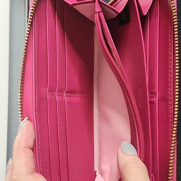 Vintage Pink Coach Accordion-Style Wallet with Orginal Rider Logo on Front - Picture 6 of 11